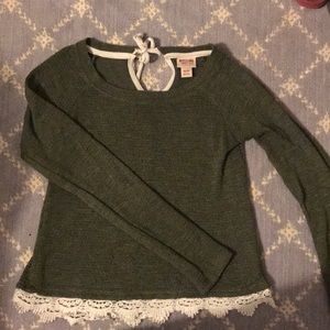 Thin green sweater with lace detail